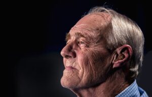 Is it Time for Your Aging Parent to Move to a Senior Living Community?